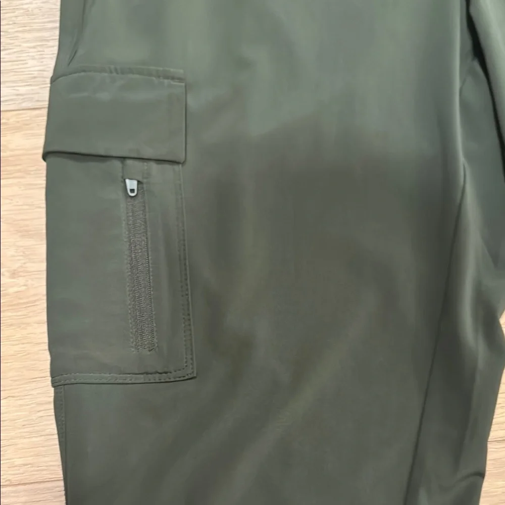 All in Motion Green Capri Joggers with Elastic Cuffs size M - Picture 3 of 7